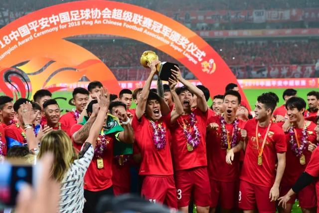 罗马诺：阿森纳边路头号引援目标是罗杰斯，维拉为其标价1.3亿镑